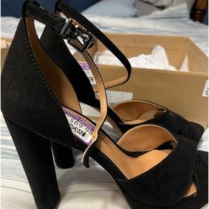 New in Box!! Jessica Simpson faux suede platform heels black